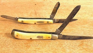 lot 15 image: Two (2) Vintage Schrade Knives - 293Y &amp 835Y
