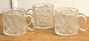 lot 217 image: Three (3) 1995 McDonalds Batman Forever The Riddler Glass Mugs