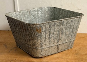lot 127 image: Vintage Square Gavanized Steel Tub
