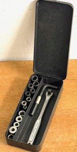 lot 108 image: Vintage Stevens Walden 14 Socket Set WTin Case