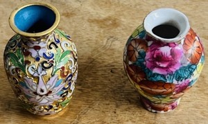 lot 255 image: Miniature Cloisonne Enamel Vase with Pink Chrysanthemum Flower &amp 1920s Chinese Flower Vase
