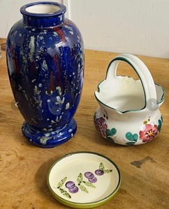 lot 264 image: Cobalt Blue Bubble Glaze Flower Vase., California Pantry 2007 Olive Dipping DishBowl, Vintage Hand-Painted in Italy Ceramic Floral FTD Basket