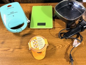 lot 218 image: Nostalgia Mini Sandwich Maker, Crofton Digital Kitchen Scale, Kitchen Selectives Electric Skillet, &amp NEW Williams-Sonoma Peach Slicer
