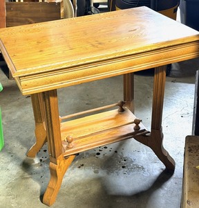 lot 225 image: Vintage Sofa Table