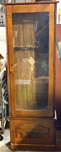 lot 269 image: Vintage Wooden Standup Gun Cabinet