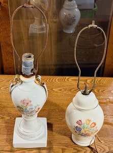 lot 294 image: Vintage Mid-Century DresserVanityTable Lamp With Flower Bouquet and Gold Trim &amp&nbsp&nbspPainted KR Ceramic Ginger Jar Style Table Lamp