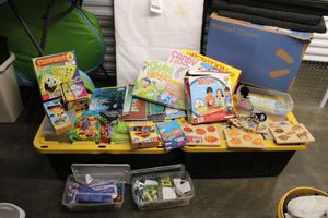 lot 74 image: Childrens games, books and puzzles