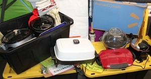 lot 76 image: Kitchen Foreman grill, waffle maker, popcorn popper,  crockpots and electric skillets