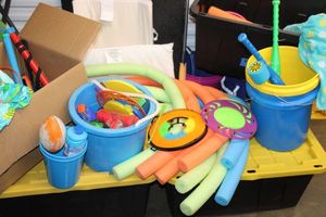 lot 89 image: Childrens waterpool toys and plastic bowling set