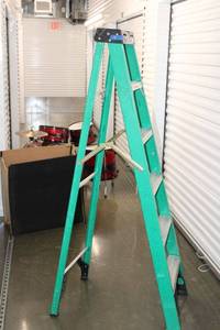 lot 16 image: 6 ft. folding Fiberglass ladder