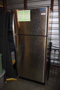 lot 29 image: Frigidaire refrigerator freezer model FFTR1821TSD