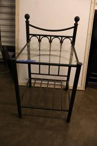 lot 27 image: Glass top end table - 20.5w x 20.5d x 34.5h (24.5 table h)