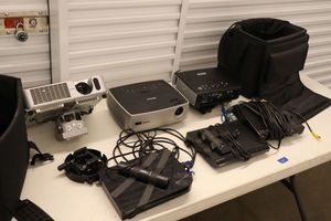 lot 115 image: Misc. projectors