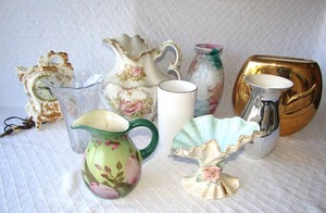lot 525 image: Assorted vases and vintage ceramic clock (Clock has piece broken off)