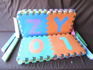 lot 531 image: Oversize Alphabet and numbers foam floor pads