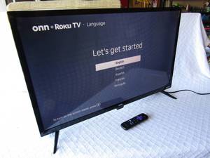 lot 533 image: Roku TV model 100012589 with remote