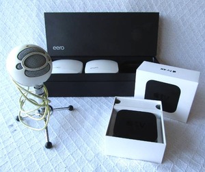 lot 536 image: Eero WiFi extension kit (One missing), Apple TV 4K HDR 32GB Model A1842 Media Streamer WIFI, Blue snowball microphone