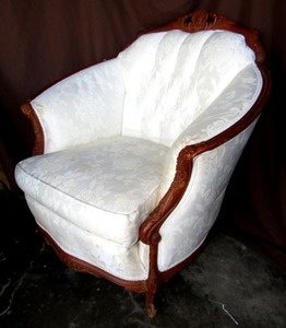 lot 507 image: Victorian style Chantelle button tufted chair with ornate wood trim throughout (Matches sofa in lot 506)