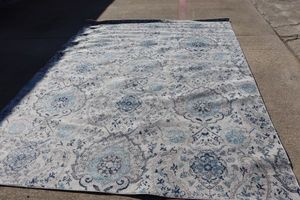lot 126 image: Madison area rug - 9 x 12 cream and light grey colors