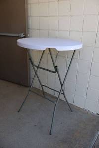 lot 128 image: Standing height round table - 31.5round x 43.25H
