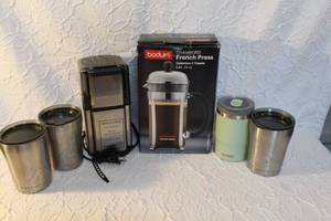 lot 61 image: Cuisinart grind central and bodum French press and 4 coffee cups with lids