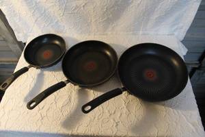 lot 69 image: 3 T-Fal frying pans