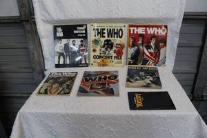 lot 87 image: Lot of the who books and more