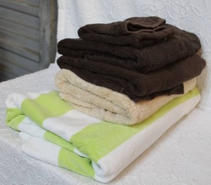 lot 99 image: Beach towel and bath towels