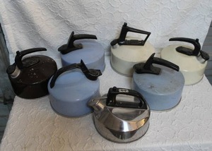lot 107 image: Lot of whistling teapots