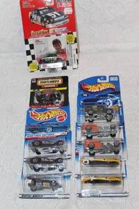 lot 141 image: Lot of hot wheels and a Taco Bell matchbox and more see pictures