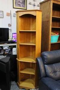 lot 147 image: Corner shelf