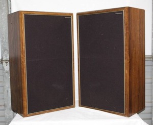 lot 150 image: American Acoustic speakers
