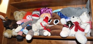 lot 217 image: Lot of stuffies all on shelf
