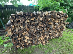 lot 300 image: Half cord of seasoned oak