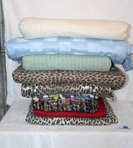 lot 222 image: Lot of blankets and throws