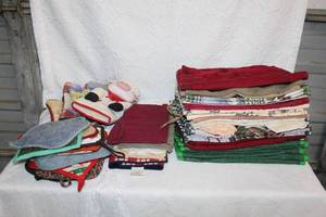 lot 221 image: collection of pot holders and placemats