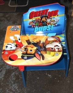 lot 237 image: Kids paw patrol desk