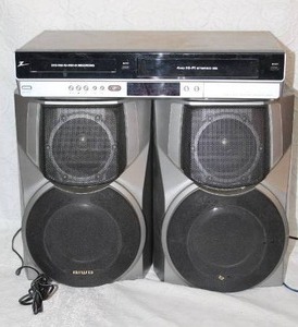 lot 275 image: Zenith XBR716 DVD recorderVHS combo unit.  No plugs and 2 Aiwa SX-WNA555 bookshelf speakers.