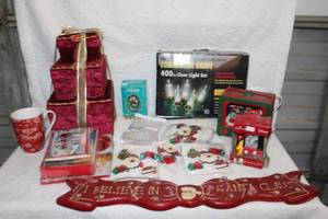 lot 280 image: Mixed Christmas lot
