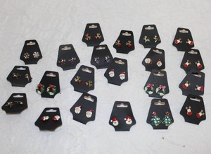 lot 282 image: 21-Christmas earrings unused