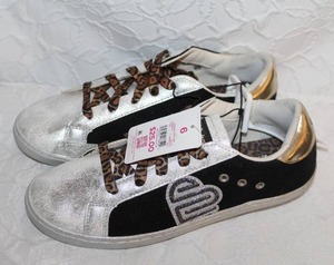 lot 292 image: Size 6 shoes unused