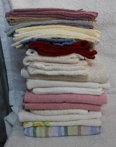 lot 322 image: Mixed lot of towels and washcloths
