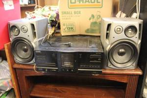 lot 323 image: Fisher model rs-727  receiver and speakers