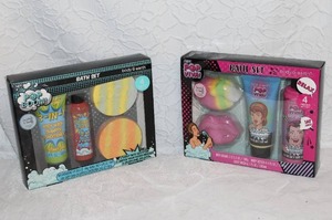 lot 324 image: Body & Earth Pop Boom 4-Piece Bath Set.  And Body & Earth Pop Viva 4PC Bath Set, Lip set unopened
