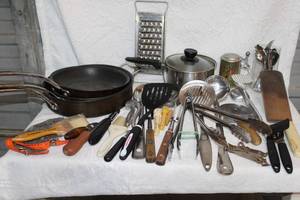 lot 328 image: Mixed lot of utensils and pans