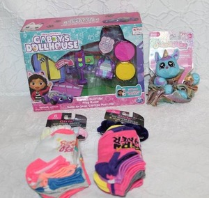 lot 379 image: Scrunchies Giantz hair scrunchie and Gabbys Dollhouse Carlita Purr-ific Play Room playset. And 2- packs of socks with scrunchie all unopened
