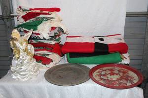 lot 398 image: Christmas lot see pictures