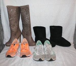 lot 401 image: Lot of shoes and boots believe they are all 8.5