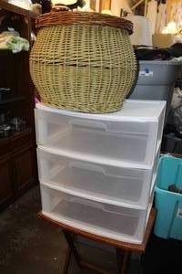 lot 418 image: Plastic three drawer dresser large round basket with lid