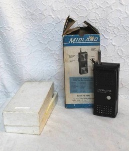 lot 425 image: vintage Midland Call Signal unit, which is a type of handheld CB radio or walkie-talkie.